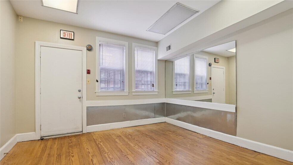 More Photos Of 707-709 8th St SE, Washington Storefront Retail Office For Sale