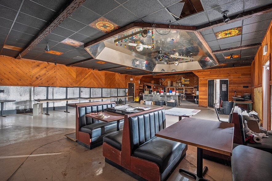 More Photos Of 1204 18th St, Two Rivers Bar For Sale