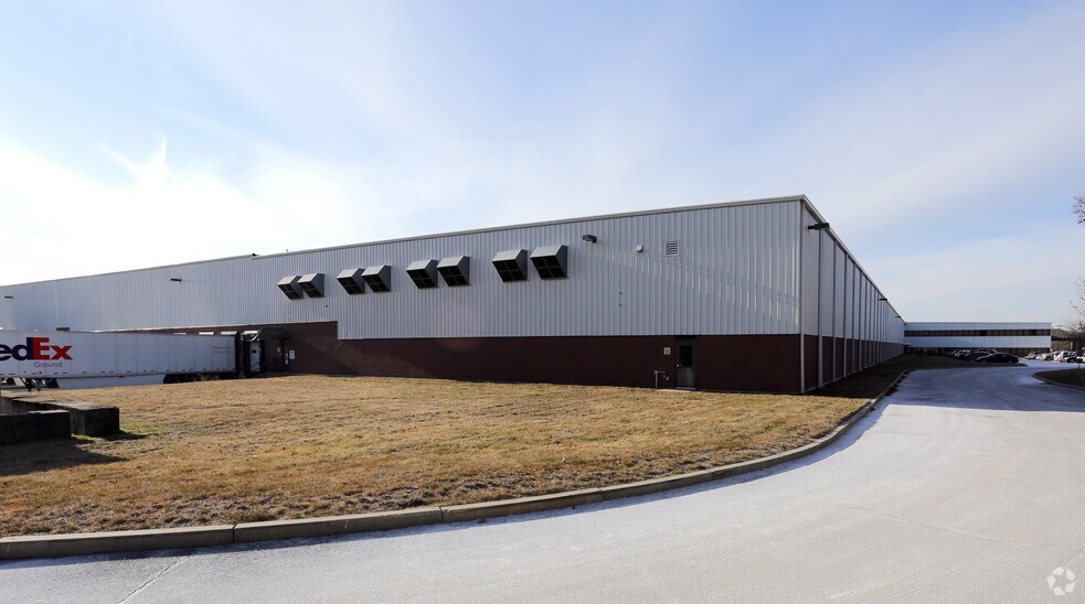 More Photos Of 81 Commerce Dr, Fall River Warehouse For Lease