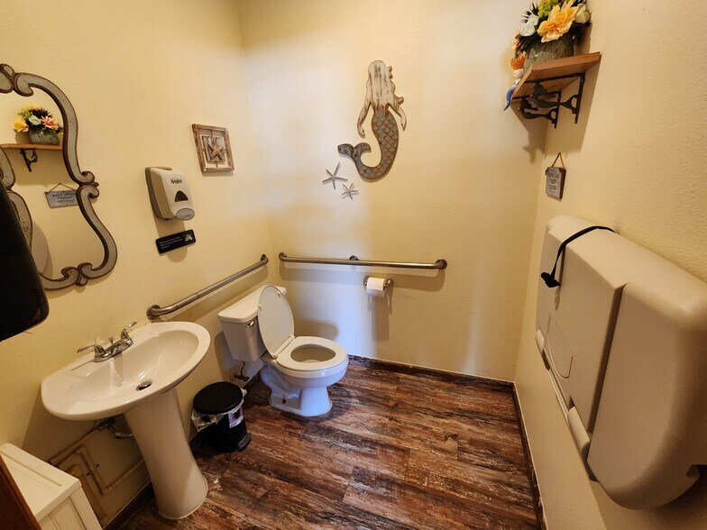 More Photos Of 1740 E Jefferson St, Brooksville Restaurant For Sale