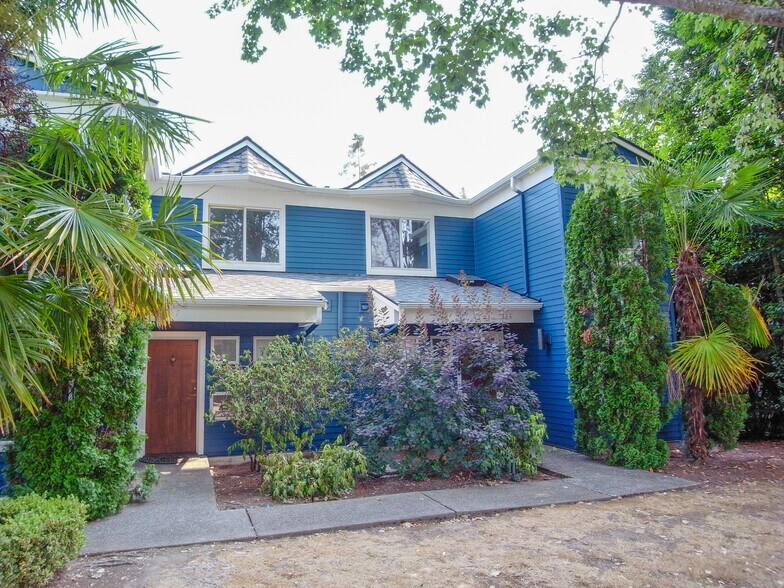 More Photos Of 325 4th Ave, Kirkland Apartments For Sale