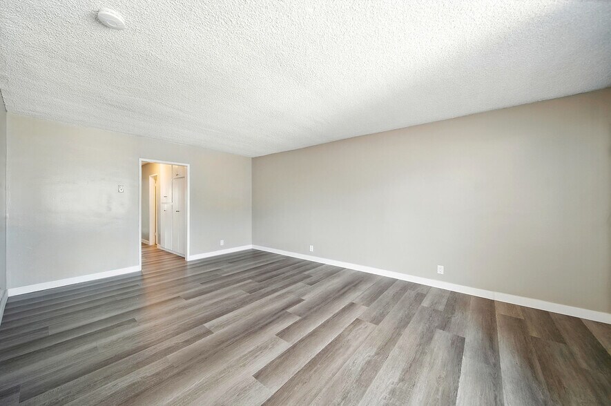 More Photos Of 1165 Thompson Ave, Glendale Apartments For Sale