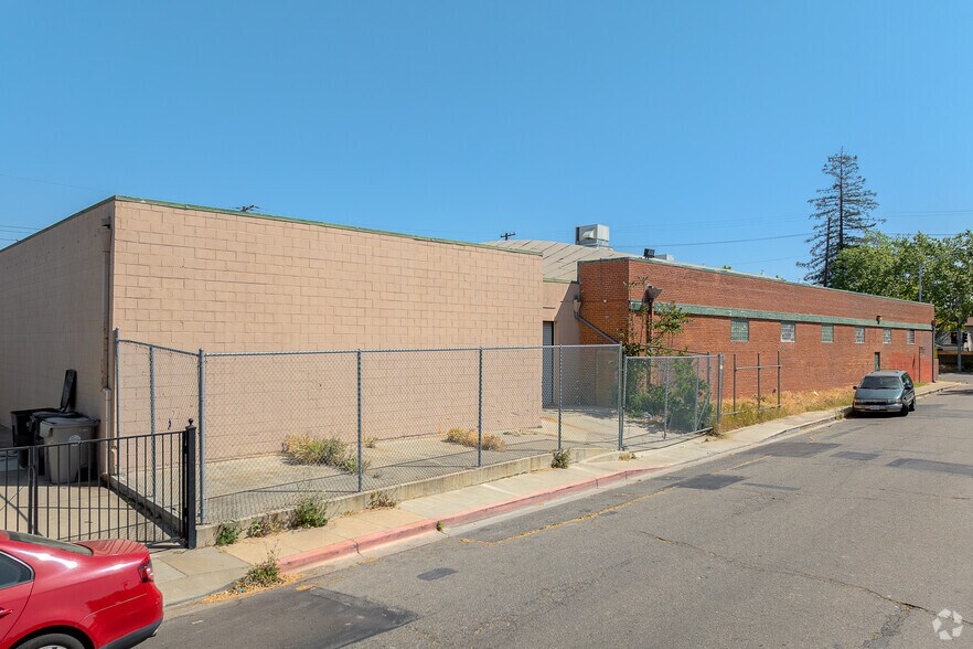 More Photos Of 3258 Stockton Blvd, Sacramento Unknown For Lease