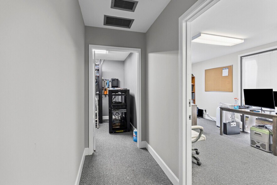 More Photos Of 3512 Godwin Ct, Mobile Medical For Sale