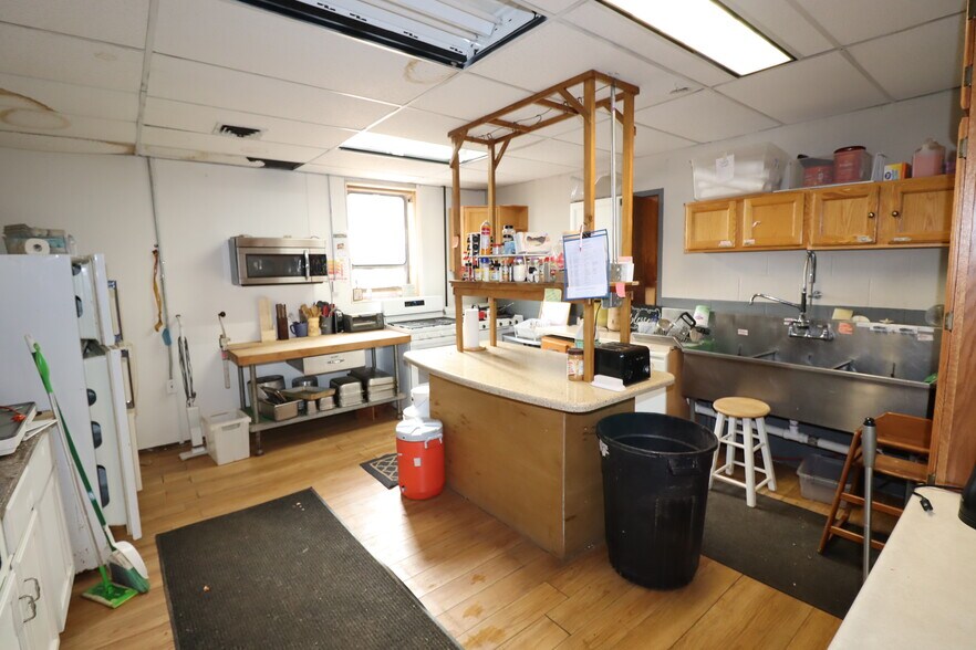 More Photos Of 3600 Ellis Ave, Ashland Flex For Sale