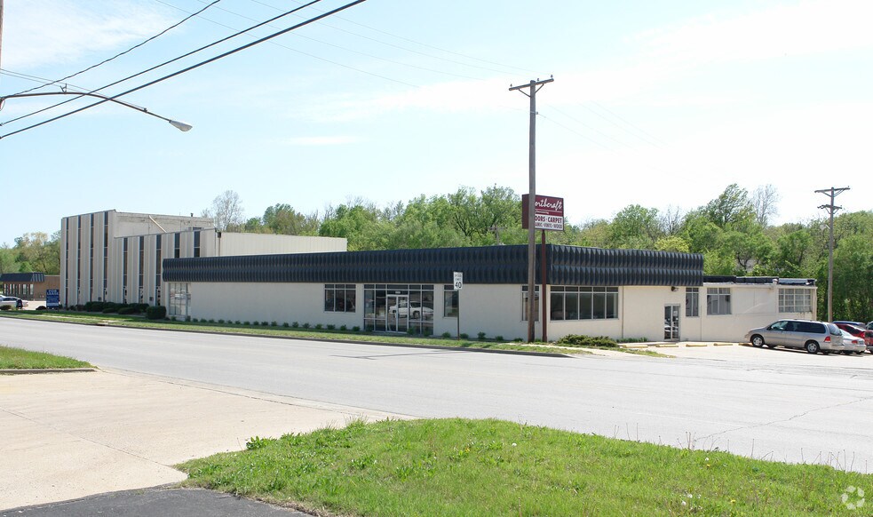 More Photos Of 5520-5542 Raytown Rd, Raytown Light Manufacturing For Lease