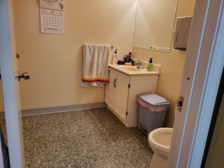 More Photos Of 2715 Ingalls St, San Francisco Warehouse For Lease