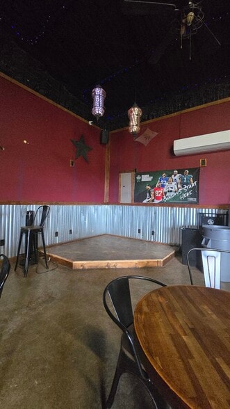 More Photos Of 4021 Acton Hwy, Granbury General Retail For Lease