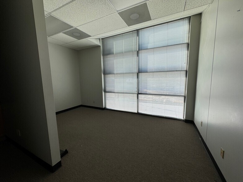 More Photos Of 19401 E 40 Hwy, Independence Office For Lease