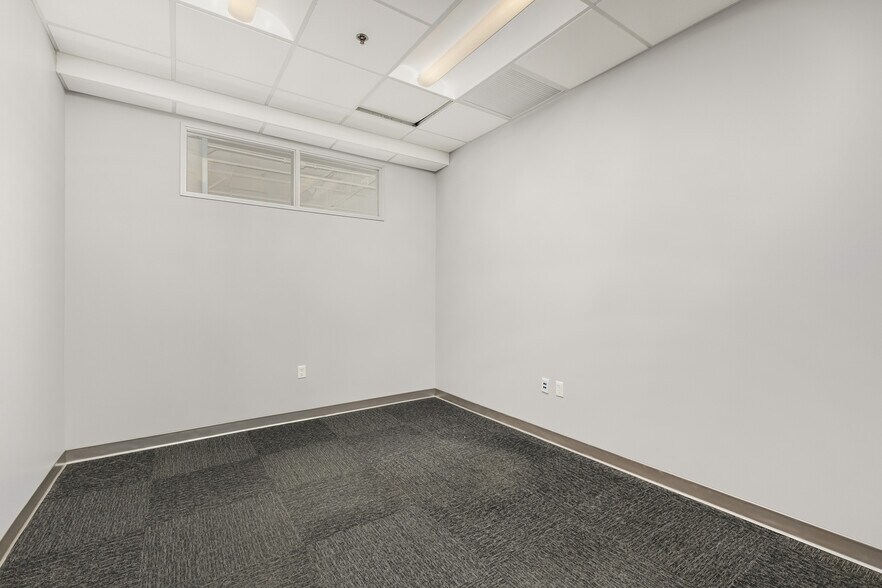 More Photos Of 450 N 54th St, Chandler Distribution For Lease