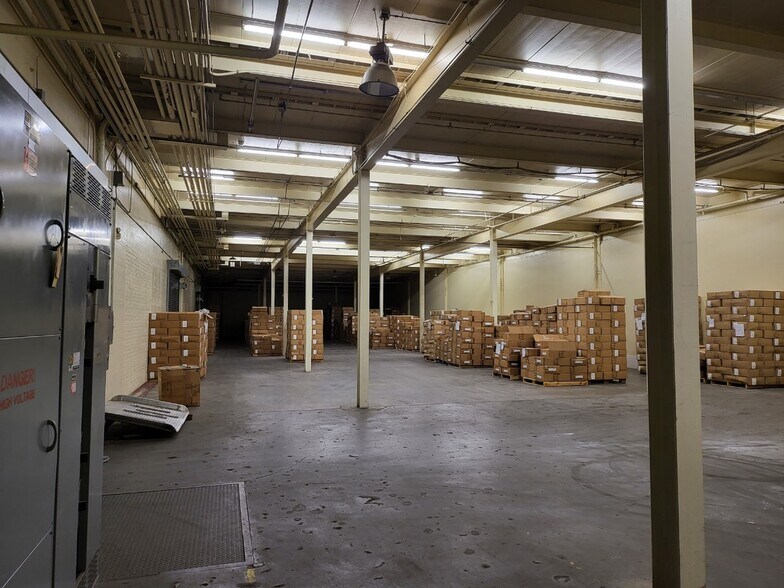 More Photos Of 4890 S Alameda St, Vernon Warehouse For Lease