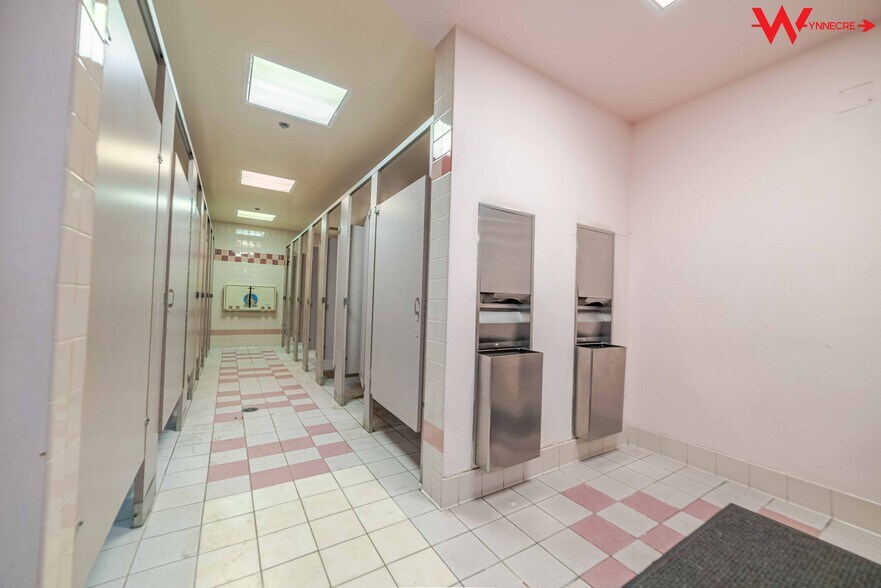 More Photos Of 641 Camino de los Mares, San Clemente Storefront For Lease