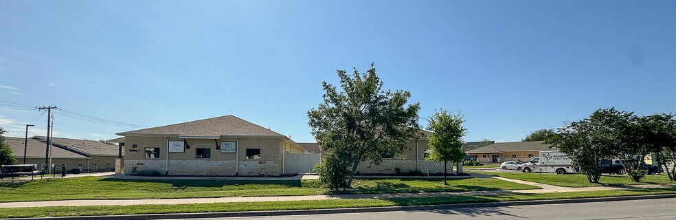 More Photos Of 201 N Heatherwilde Blvd, Pflugerville Unknown For Lease