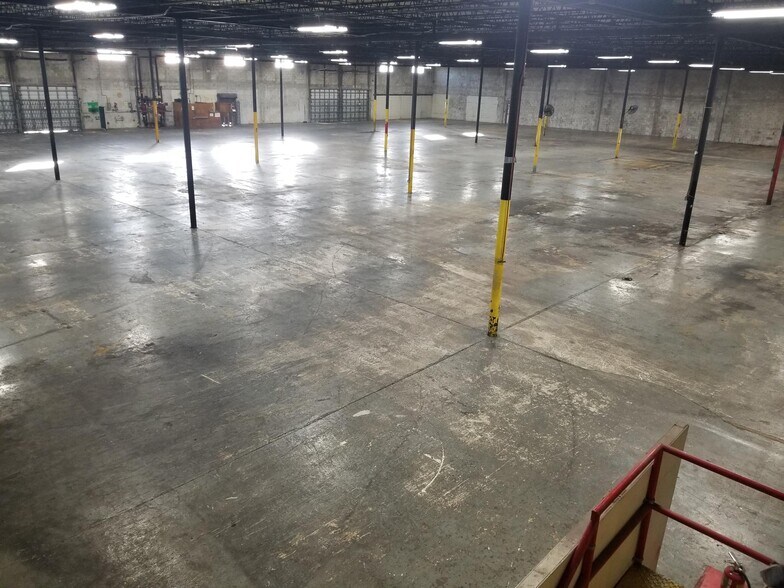 More Photos Of 2700 Gateway Dr, Pompano Beach Manufacturing For Lease