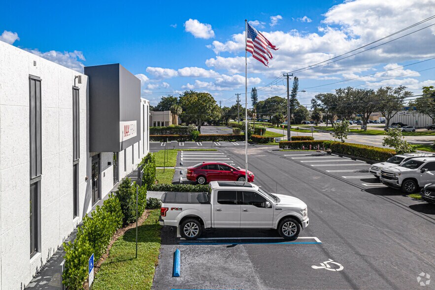 More Photos Of 2901 Gateway Dr, Pompano Beach Warehouse For Lease