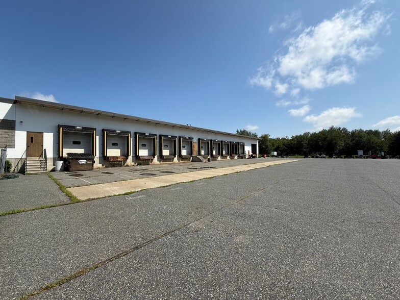 More Photos Of 221 Cherry St, Shrewsbury Industrial For Lease