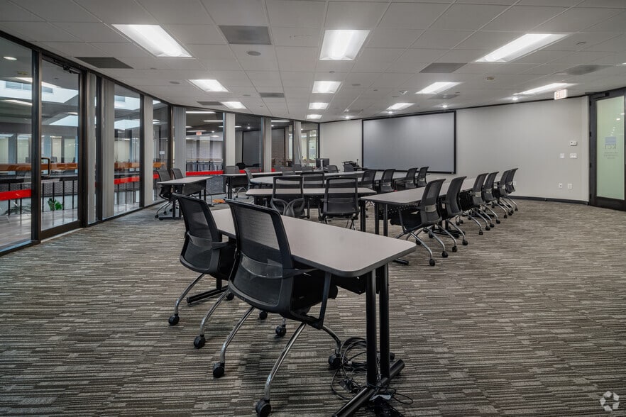 More Photos Of 11550 W IH-10, San Antonio Office For Lease