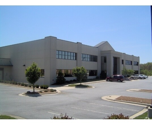 More Photos Of 1507 7th St SE, Hickory Office For Lease