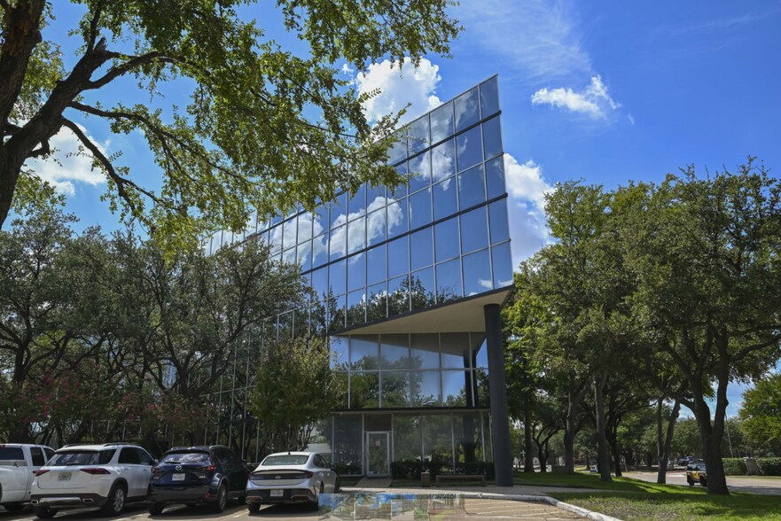 More Photos Of 8600 Freeport Pky, Irving Office For Sale