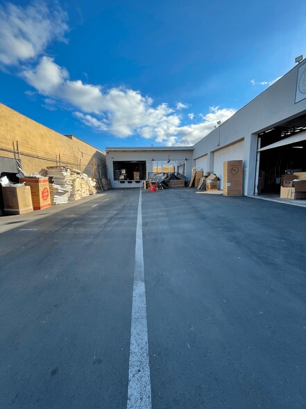 More Photos Of 11800 Vose St, North Hollywood Warehouse For Lease