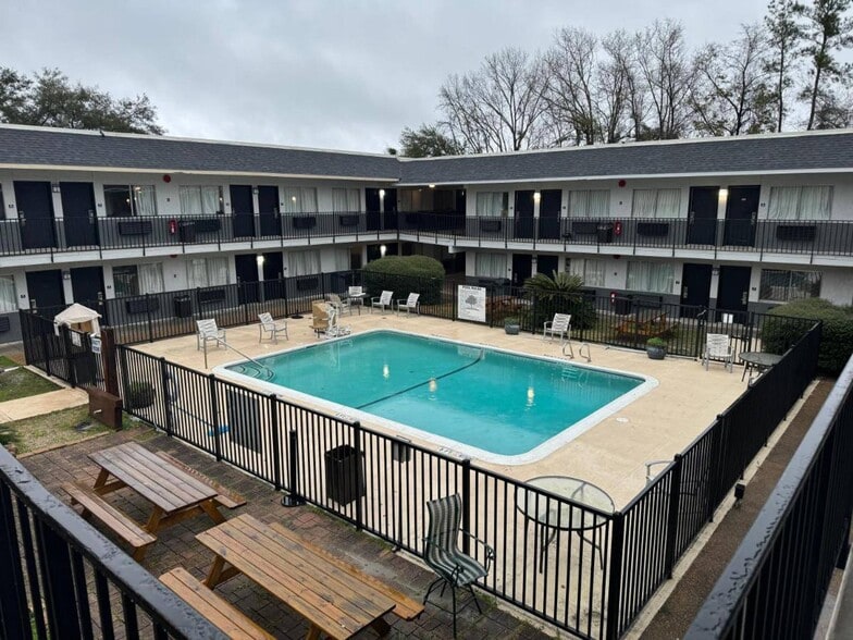 More Photos Of 4071 US 17, Richmond Hill Hotel For Sale