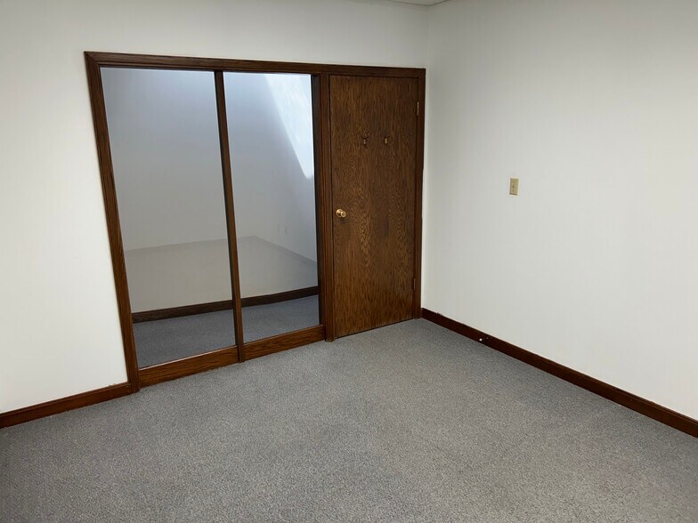 More Photos Of 110 W Walnut St, Salina Medical For Lease