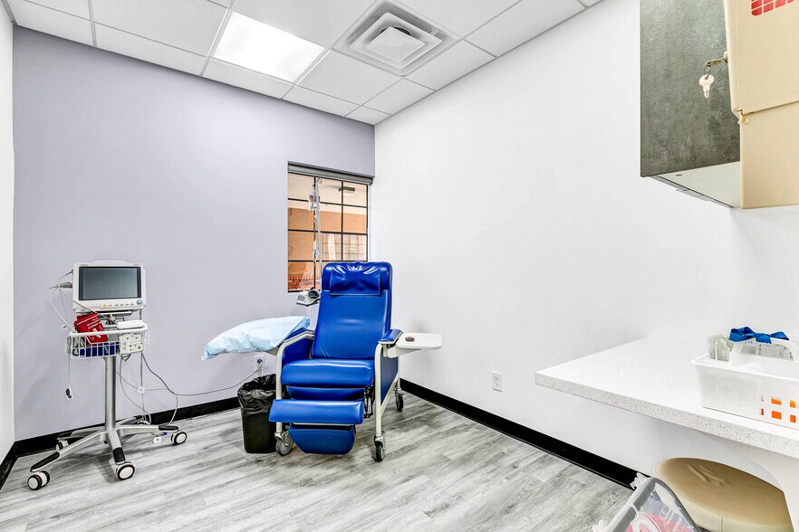 More Photos Of 4105 N 20th St, Phoenix Medical For Sale