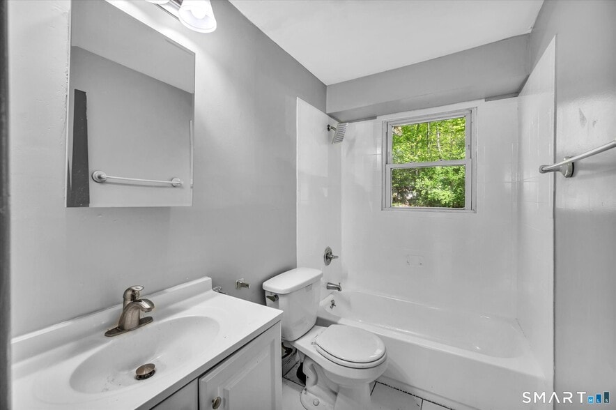 More Photos Of 40 Briarwood Ln, Branford Apartments For Sale