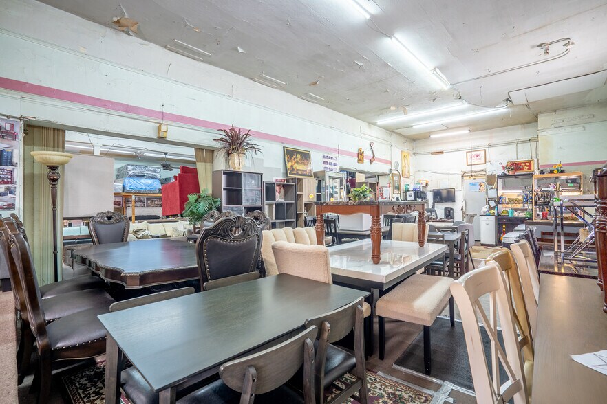 More Photos Of 4907 Maplewood Ave, Los Angeles Freestanding For Sale