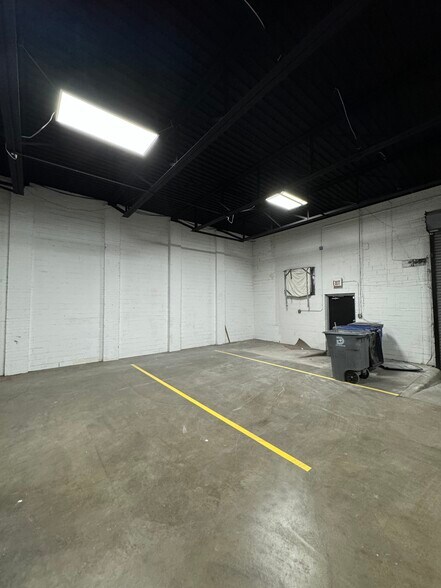 More Photos Of 2919 Canton St, Dallas Light Manufacturing For Sale
