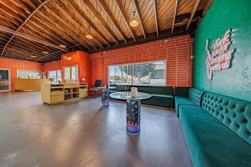 More Photos Of 402 W 5th St, San Pedro General Retail For Sale