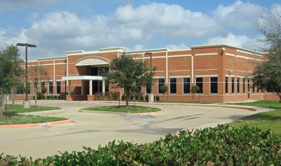 Primary Photo Of 20403 University Blvd, Sugar Land Medical For Lease