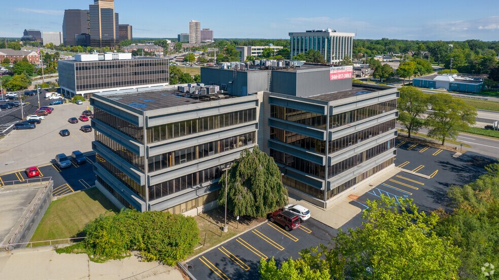 More Photos Of 24567 Northwestern Hwy, Southfield Office For Sale