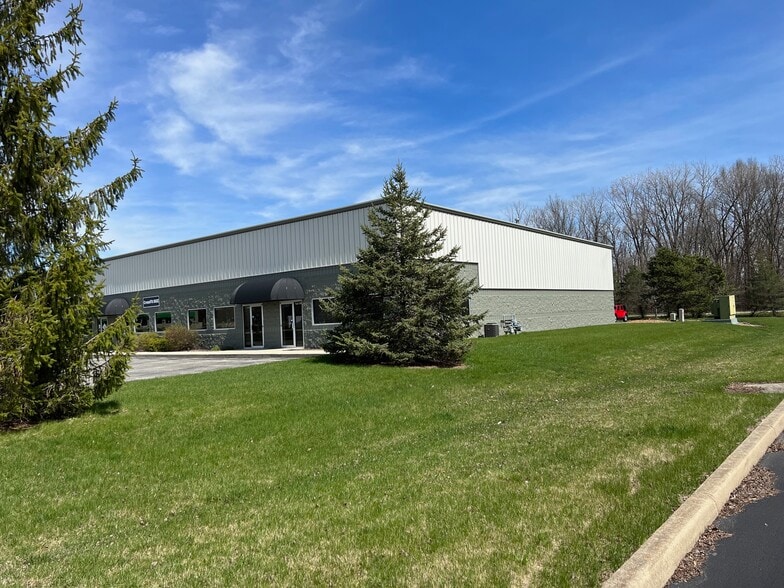 More Photos Of 16851 Southpark Dr, Westfield Light Distribution For Lease