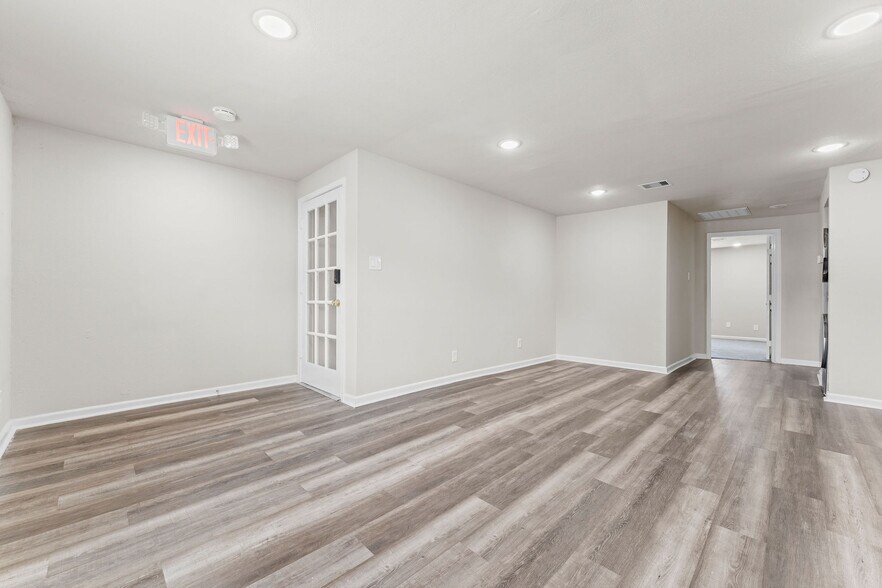 More Photos Of 6640 W Montgomery Rd, Houston Office For Sale