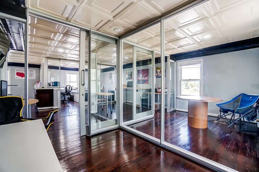 More Photos Of 1550 Lewis Center Rd, Lewis Center Freestanding For Sale