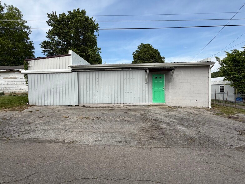 More Photos Of 205 S Armstrong Rd, Rogersville Loft Creative Space For Sale