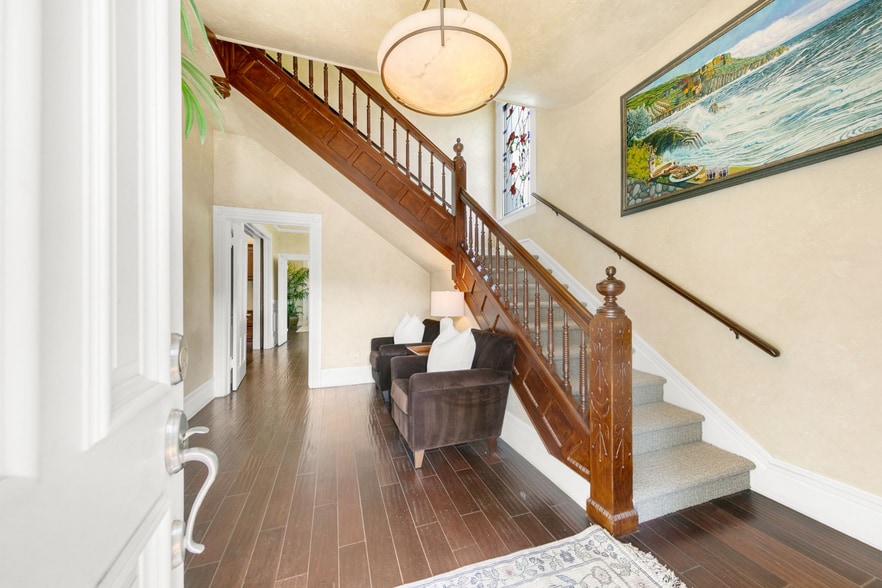 More Photos Of 1129 D St, Sacramento Office For Sale