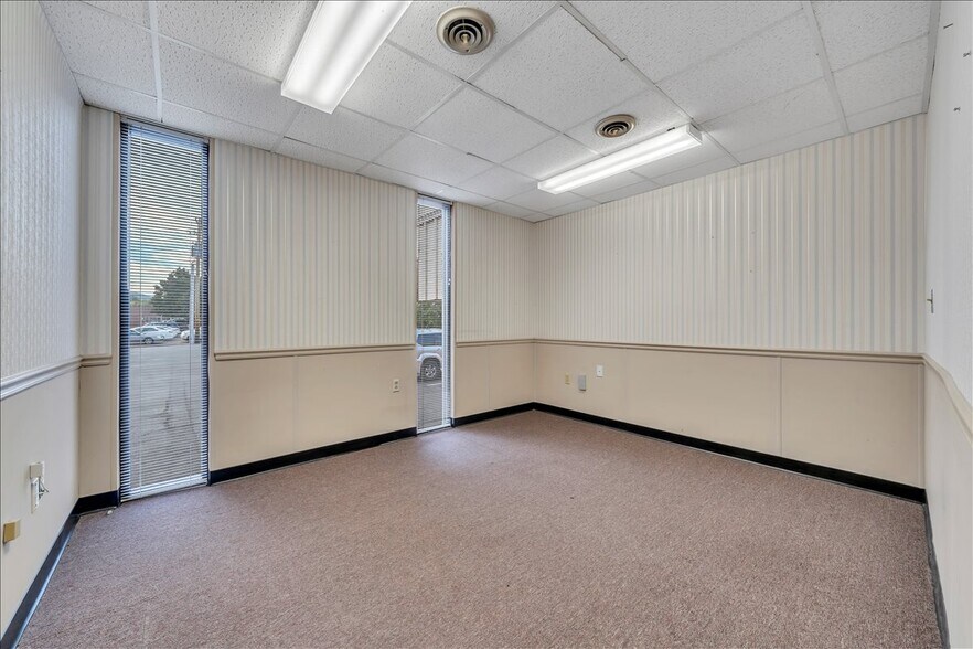 More Photos Of 356-358 Campbell Ave NW, Roanoke Office For Sale