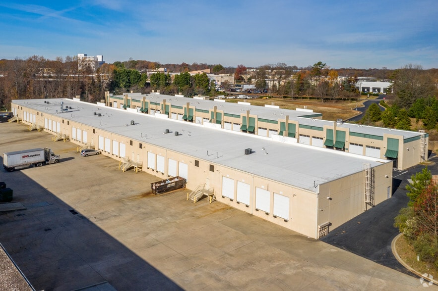More Photos Of 658 Griffith Rd, Charlotte Warehouse For Lease