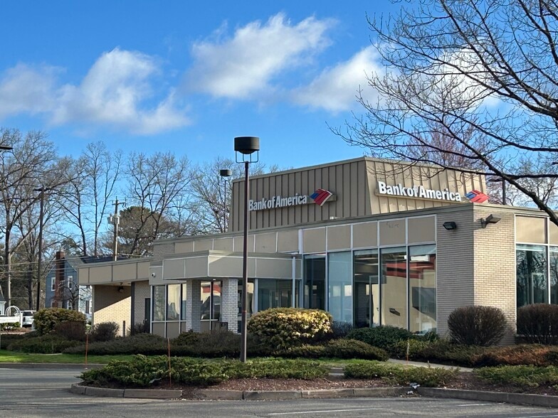 More Photos Of 412 Middle Tpke W, Manchester Unknown For Lease