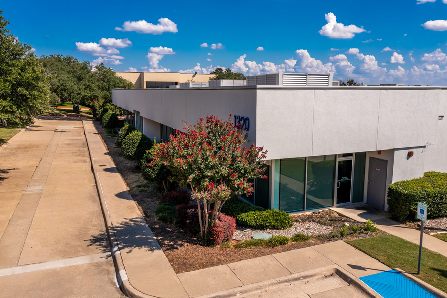 Primary Photo Of 1320 W Walnut Hill Ln, Irving Medical For Sale