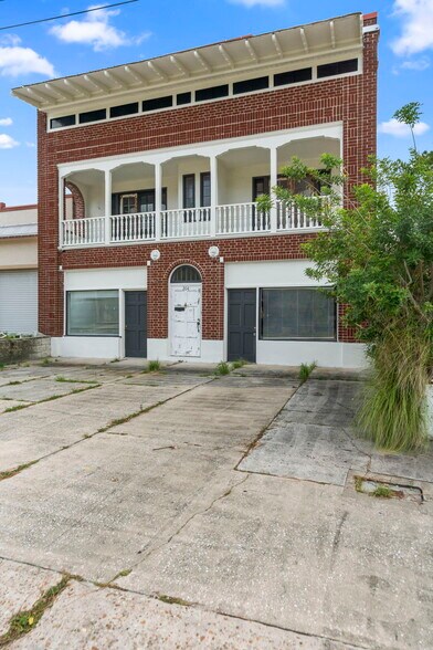More Photos Of 204 Magnolia St, New Smyrna Beach Restaurant For Sale