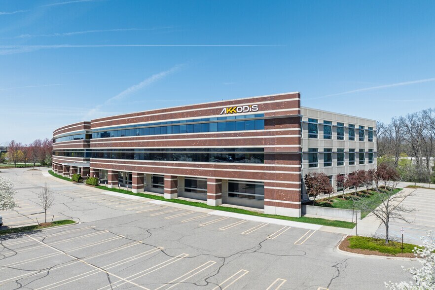 More Photos Of 900 N Squirrel Rd, Auburn Hills Office For Lease