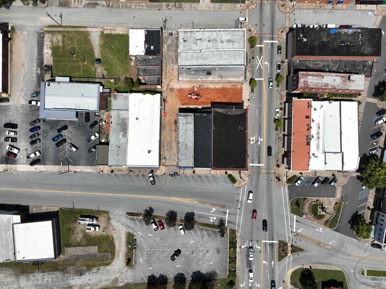 More Photos Of 104 W Main St, Clinton Restaurant For Lease