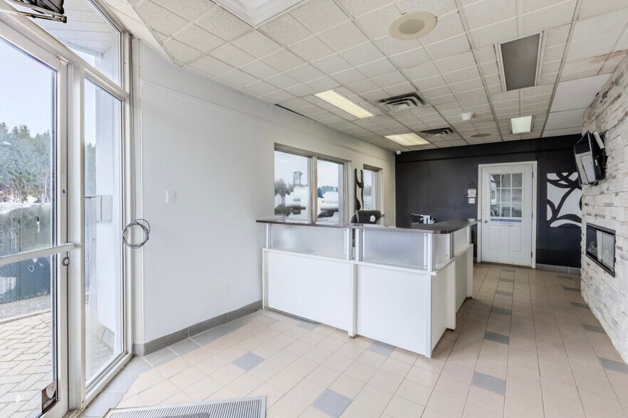 More Photos Of 180 Rue De L'anse S, Beaumont Light Distribution For Sale