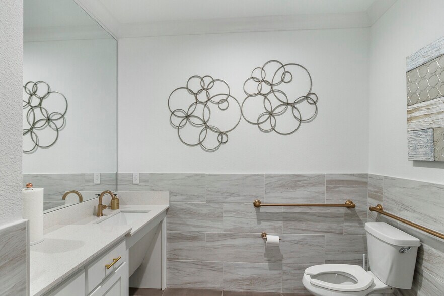 More Photos Of 2681 MacArthur Blvd, Lewisville Medical For Sale