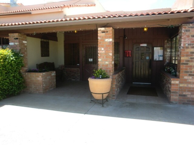 More Photos Of 305 E American Ave, Oracle Bar For Sale