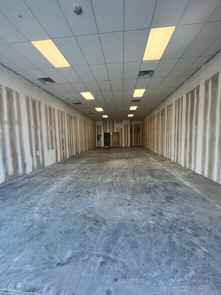 More Photos Of 333-861 E Main St, Oak Ridge Unknown For Lease