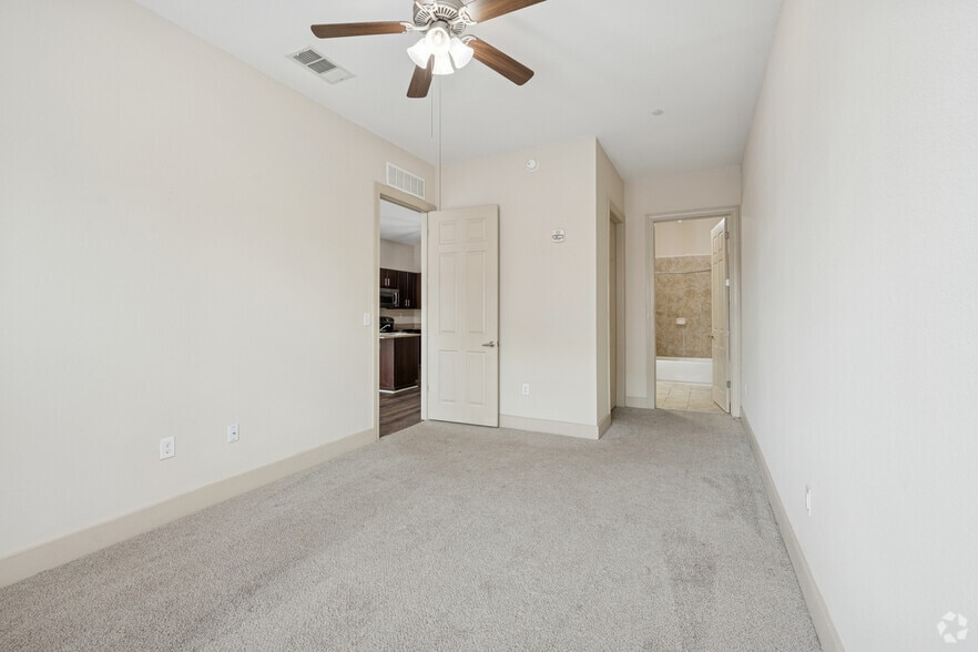 More Photos Of 79 Commerce St, Montgomery Apartments For Lease